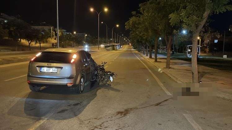 Kavşakta yürek yakan kaza! Sürücü öldü, 16 yaşındaki kızın durumu ağır 7